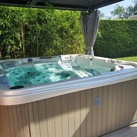 Lit King Size - Sdb Commune Avec 2eme Piscine Sejour 24heures Auto Moto Et Le Mans Classic